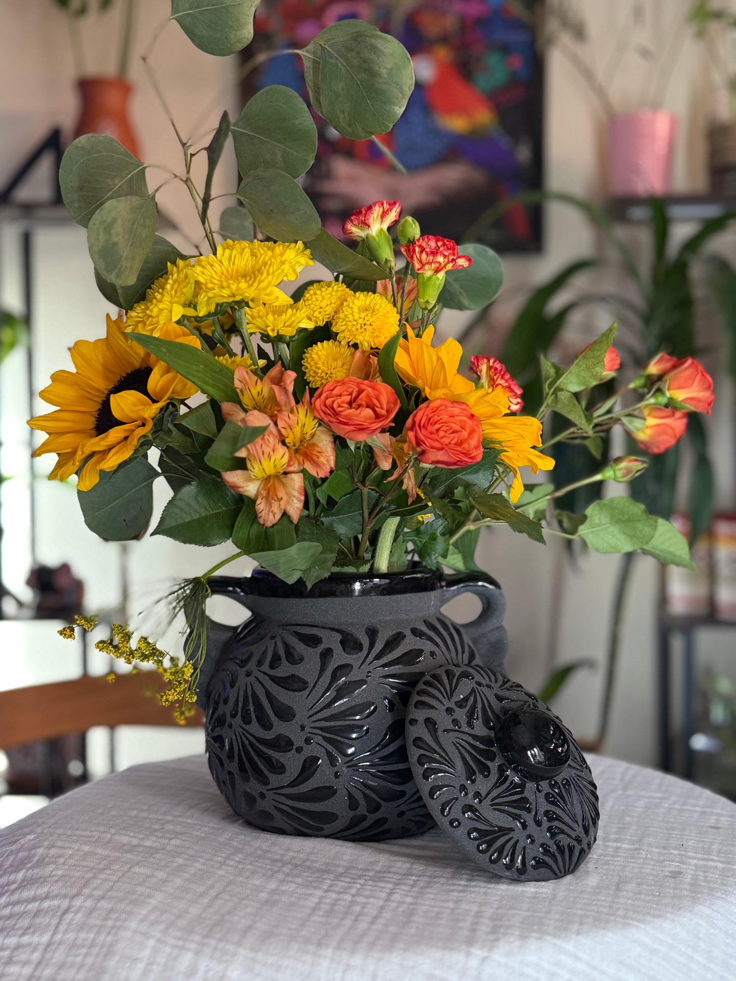 Black plumeado cookie jar