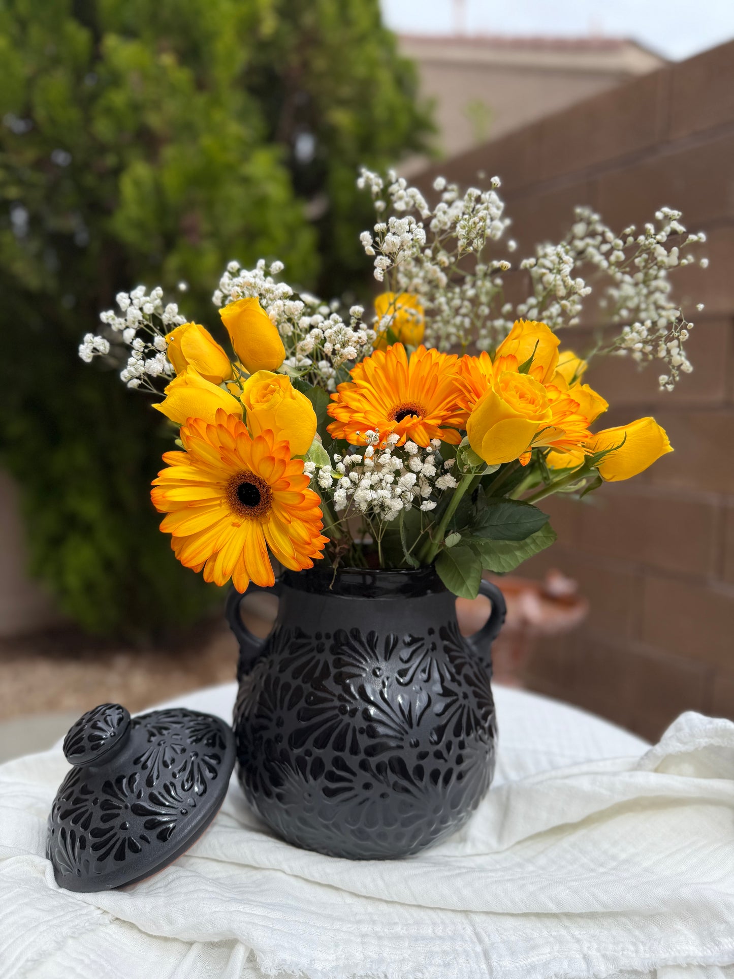 Frijolera flower vase