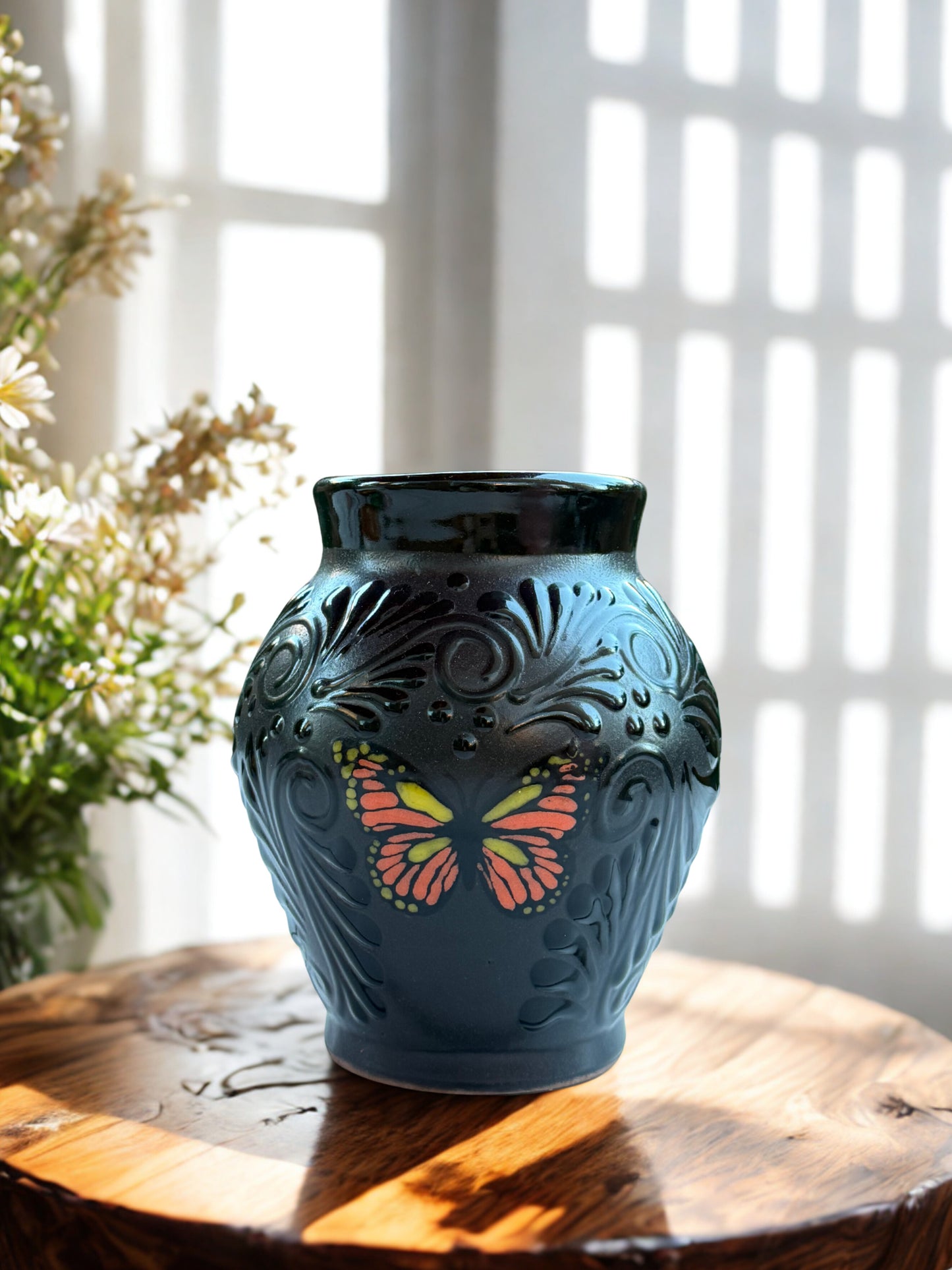 Black bulbous flower vase