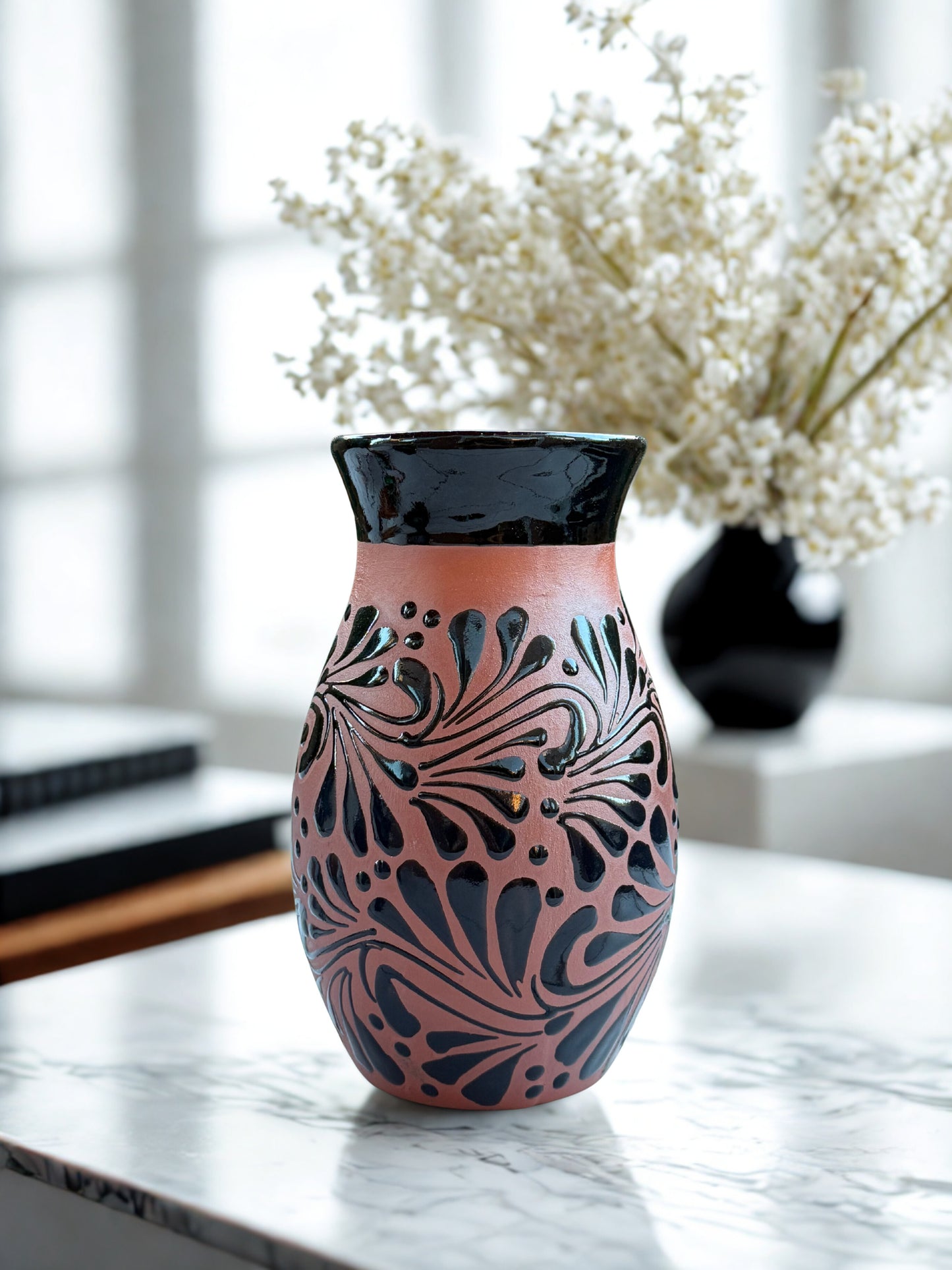 Black flourish design flower vase