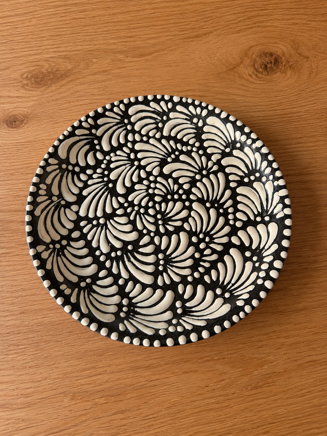 Black and white dinner plate
