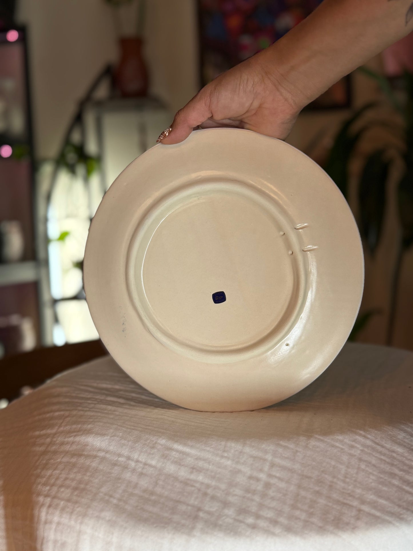 Round dinner plate cream