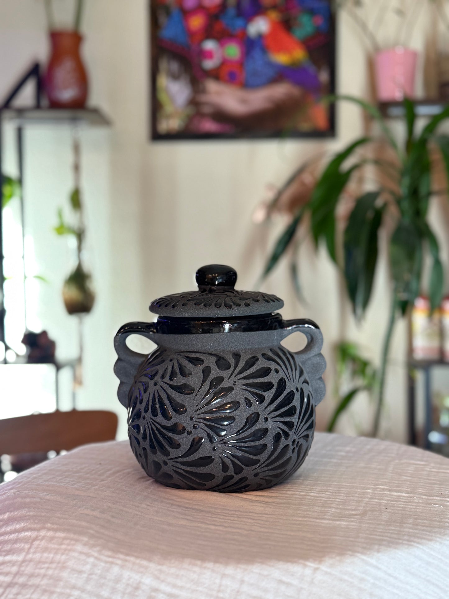 Black plumeado cookie jar
