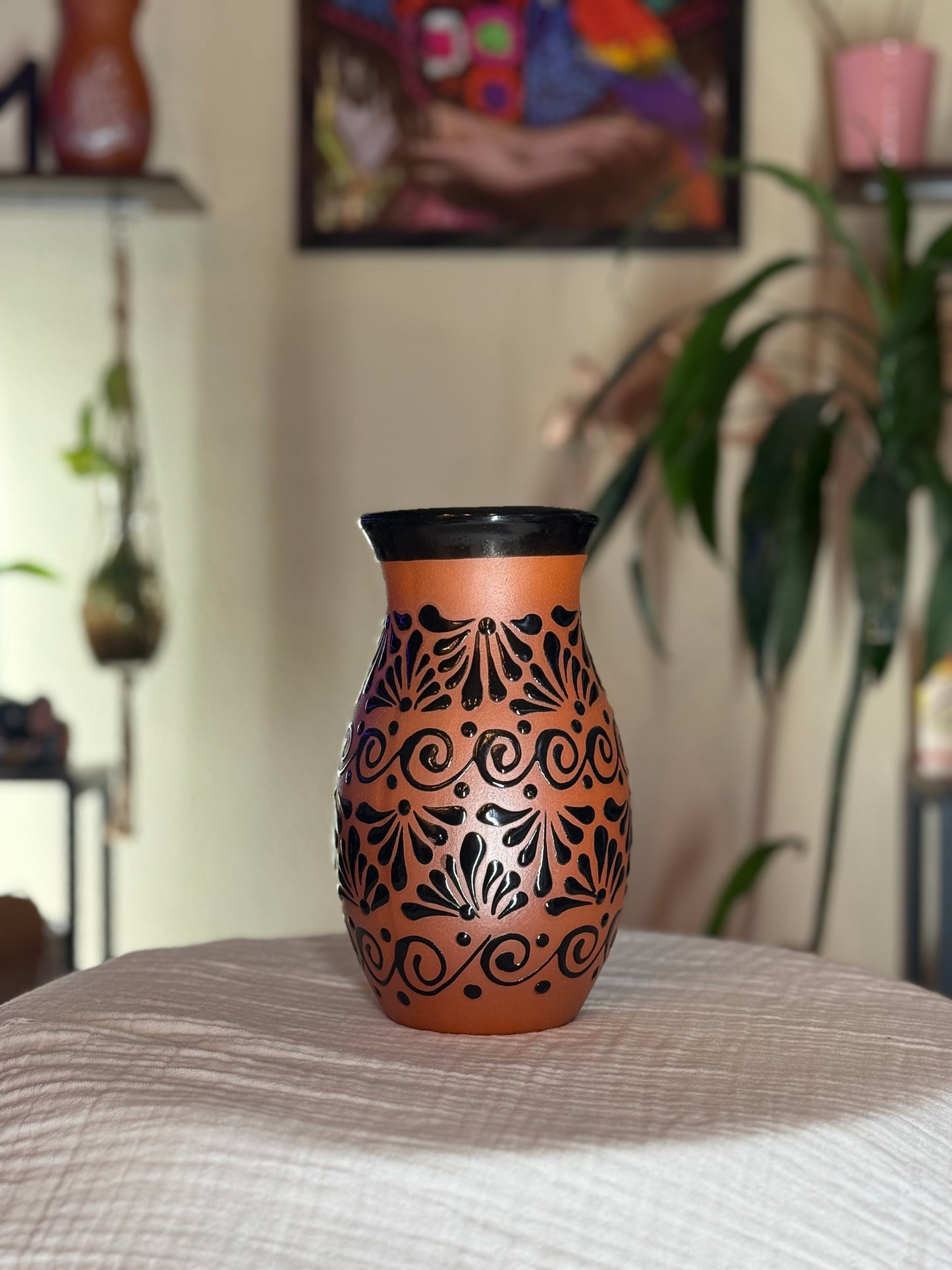 Natural w/ black flower vases (B)