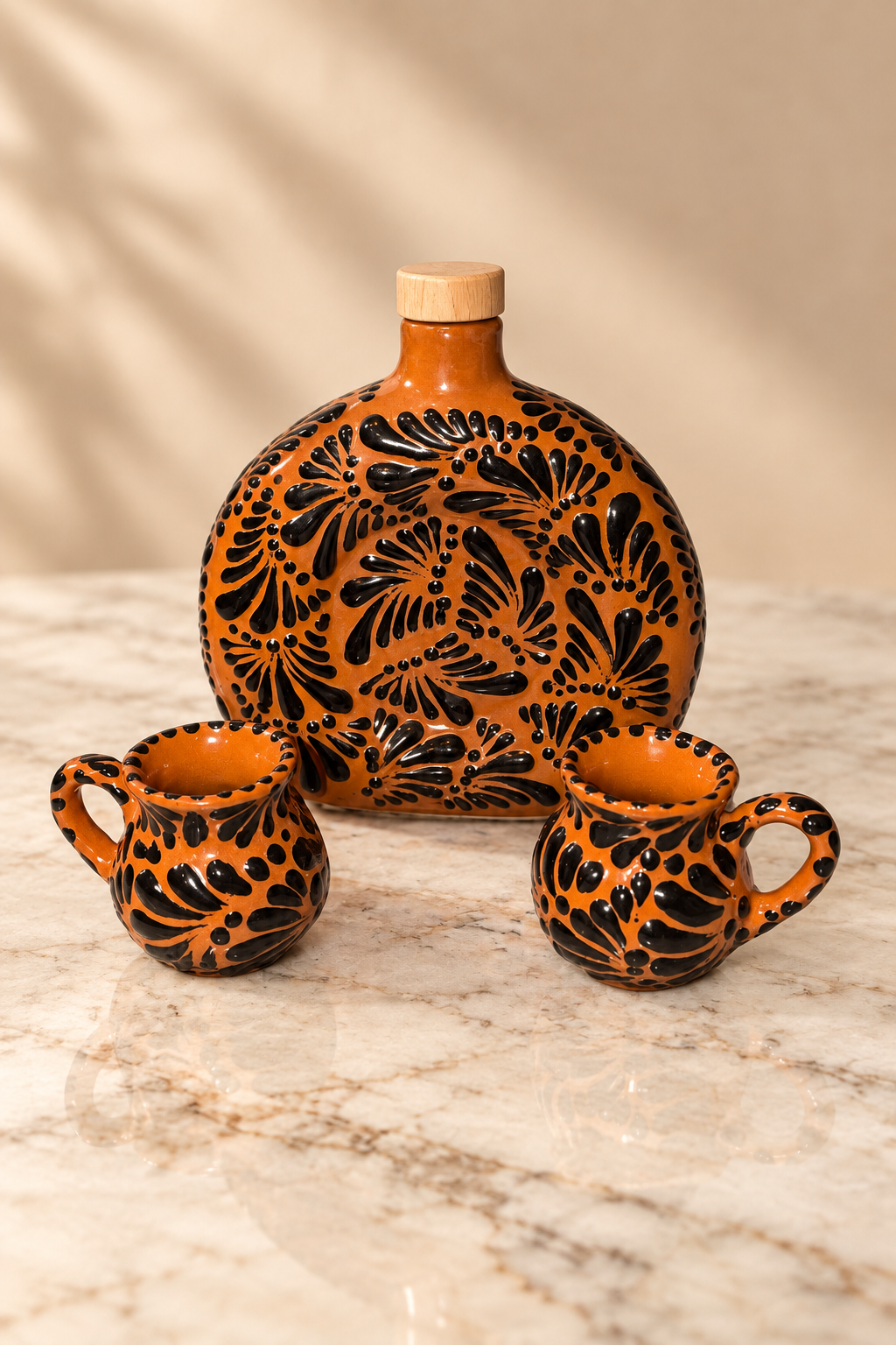 Decanter w/ 2 mini mugs