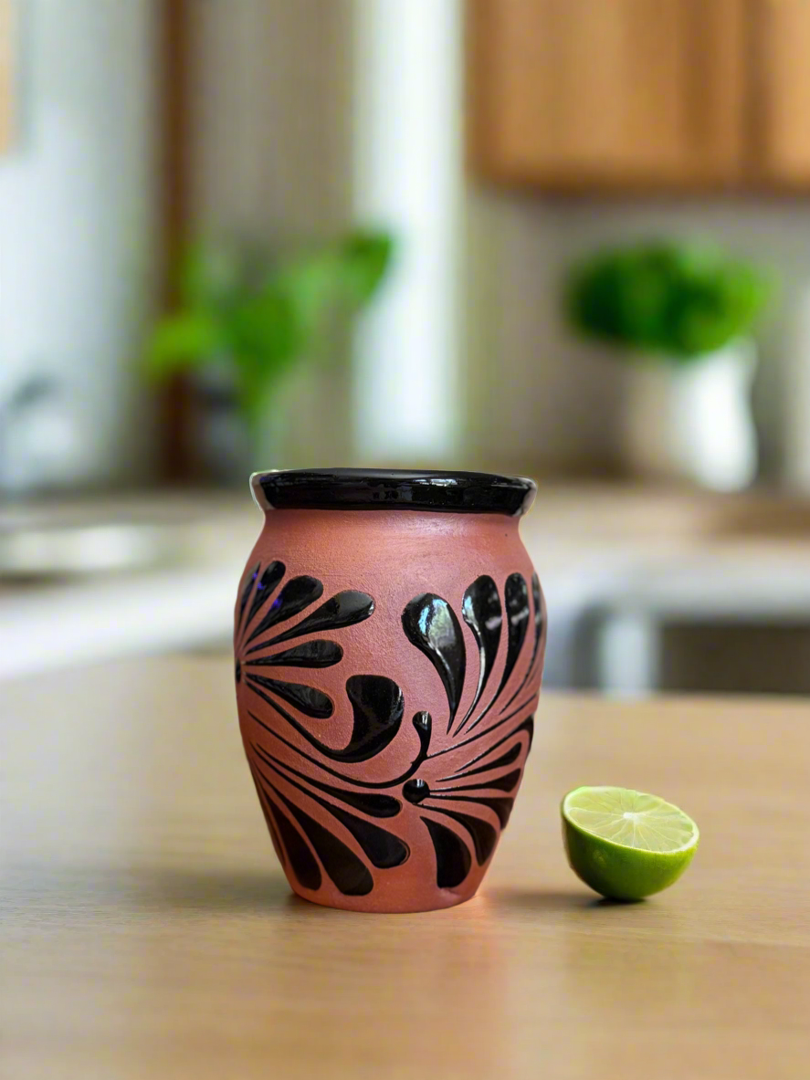 Natural cántaro with flourish detail