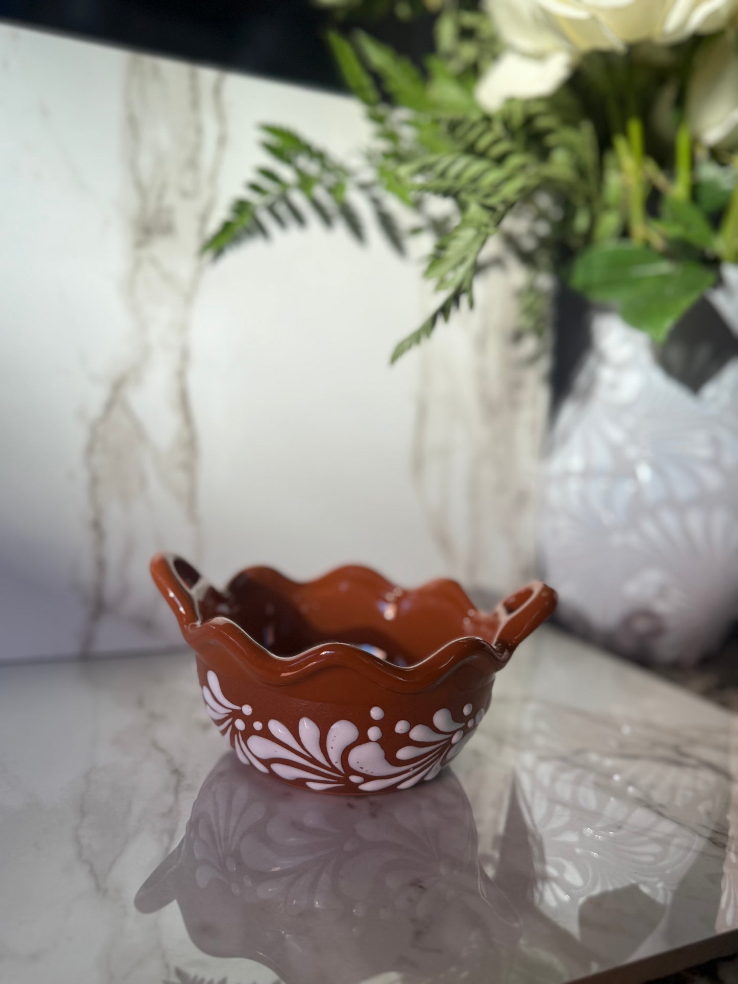 Small natural with brown salsero