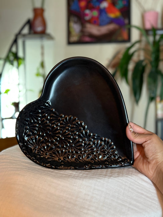 Matte black heart shape plate (A)