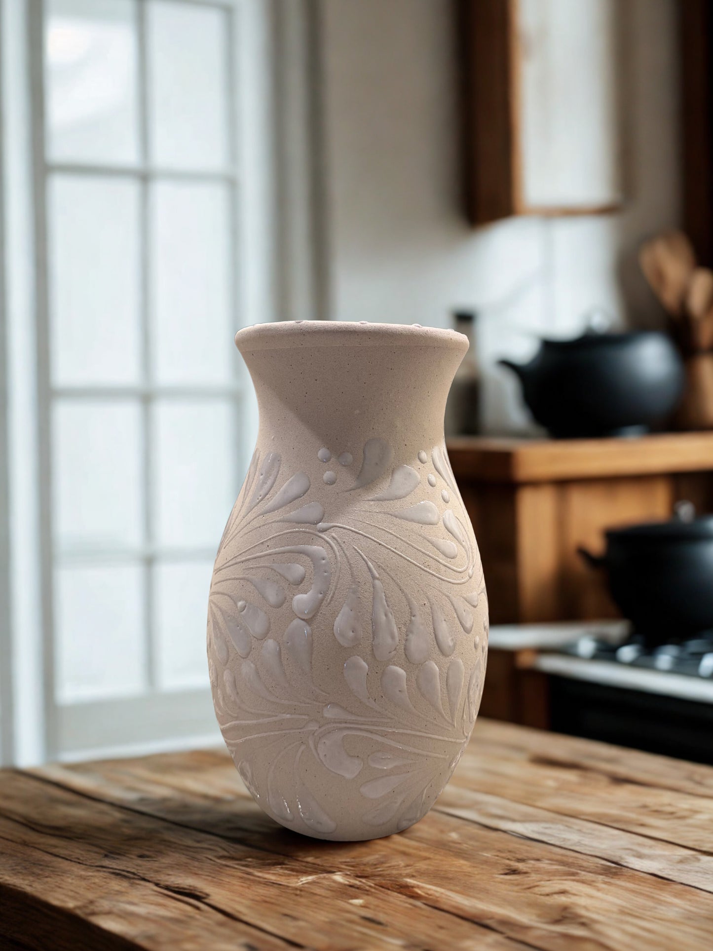 Flourish with dotted rim flower vase
