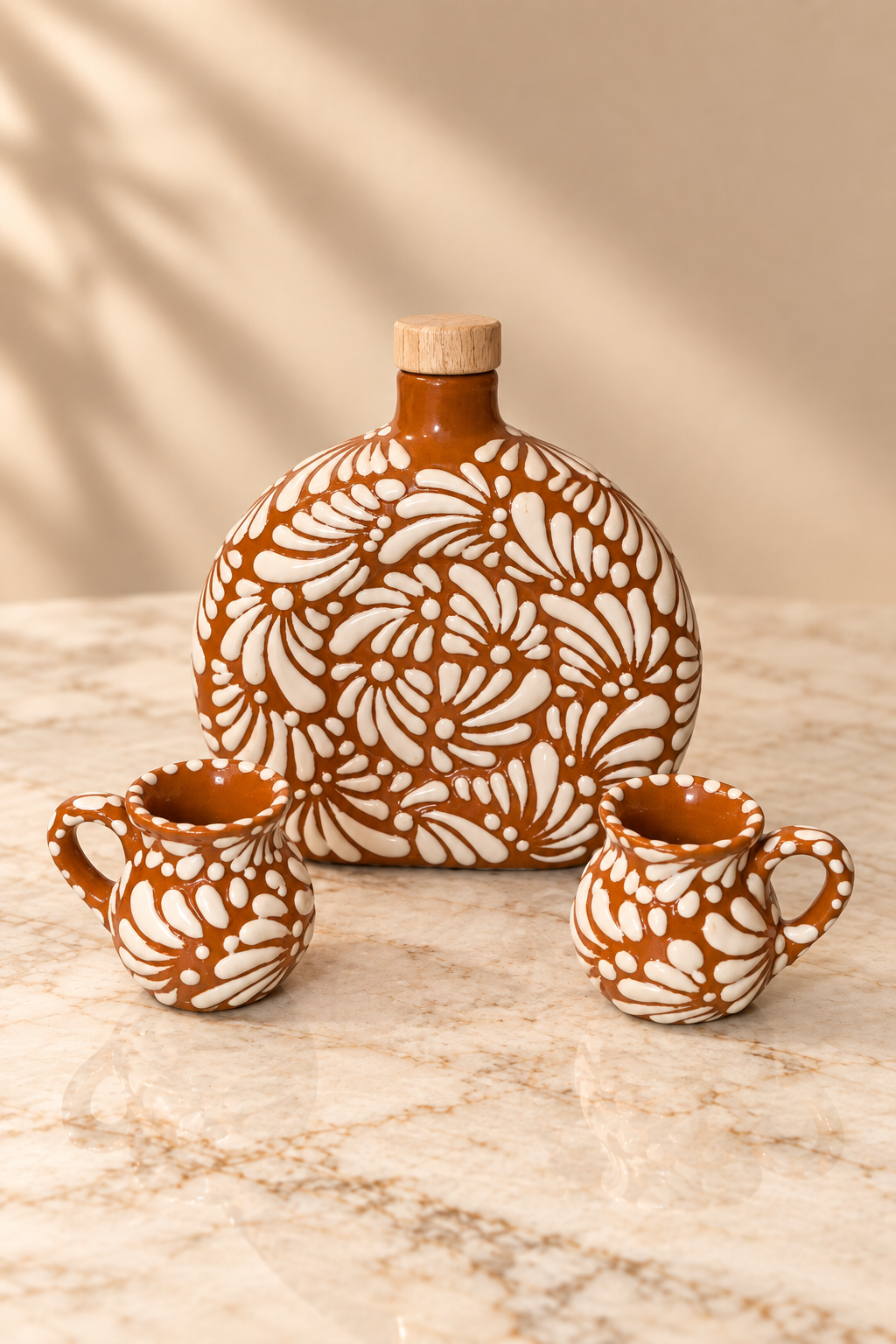 Decanter w/ 2 mini mugs