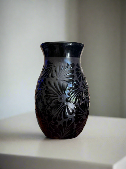 Shiny black vase