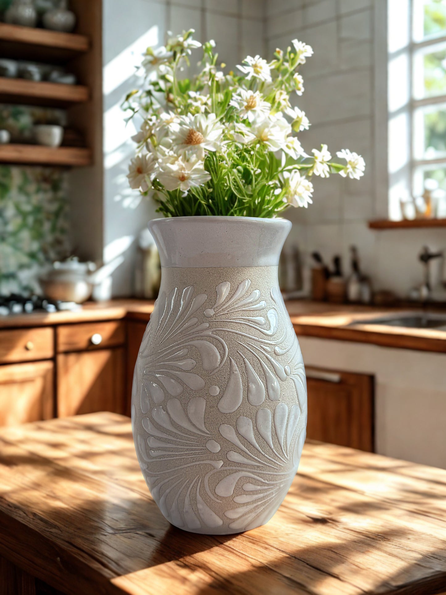 Sandy flourish flower vase