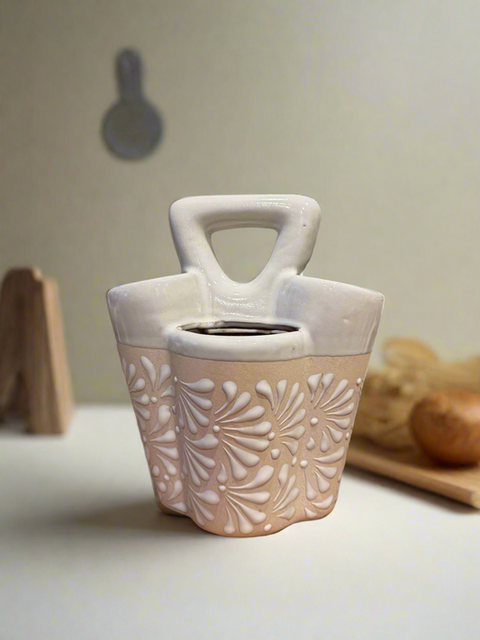 Utensil holder