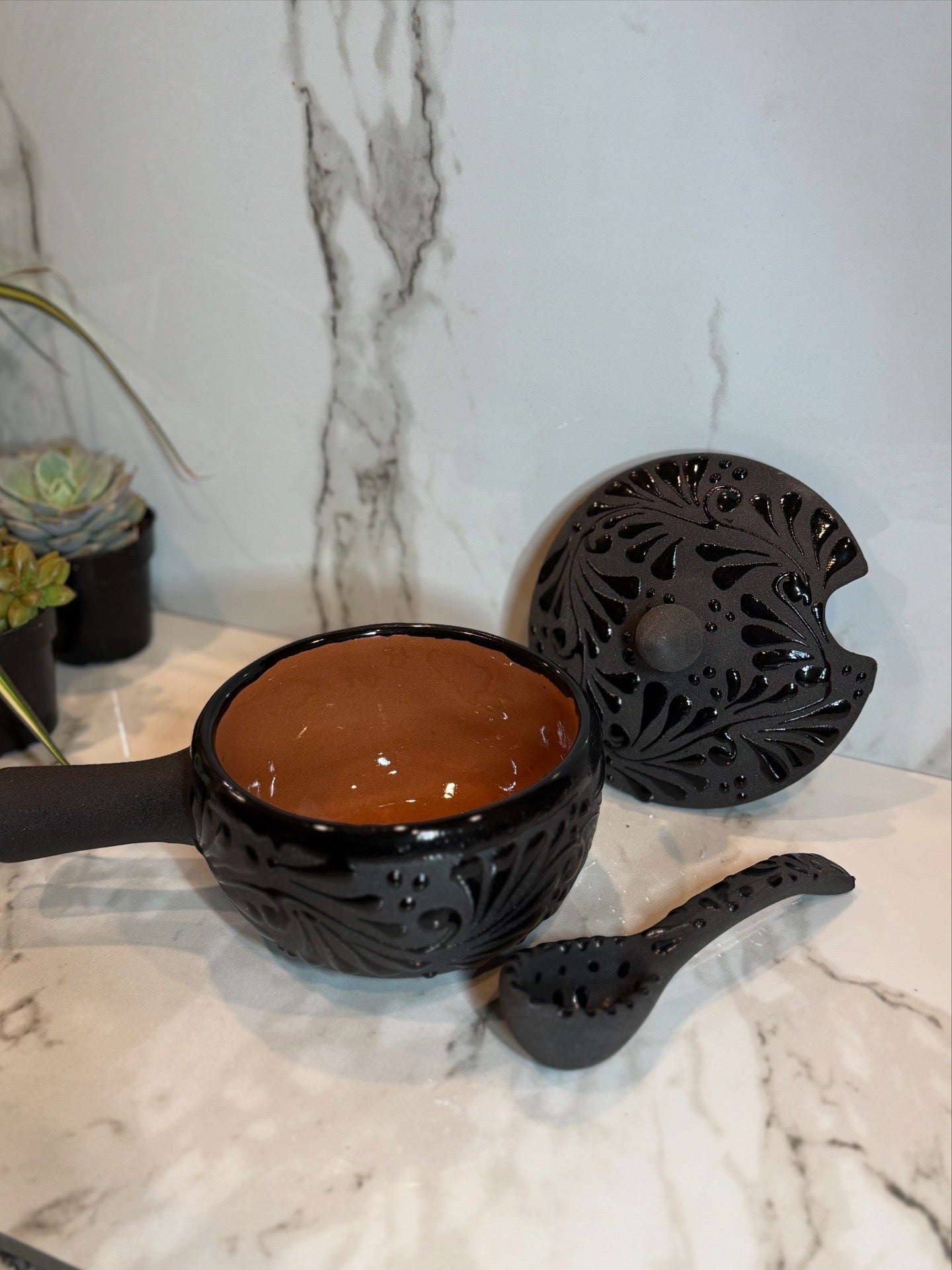 Cazuelita w/ lid & spoon