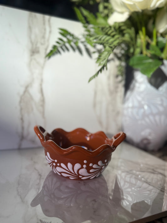 Small natural with brown salsero